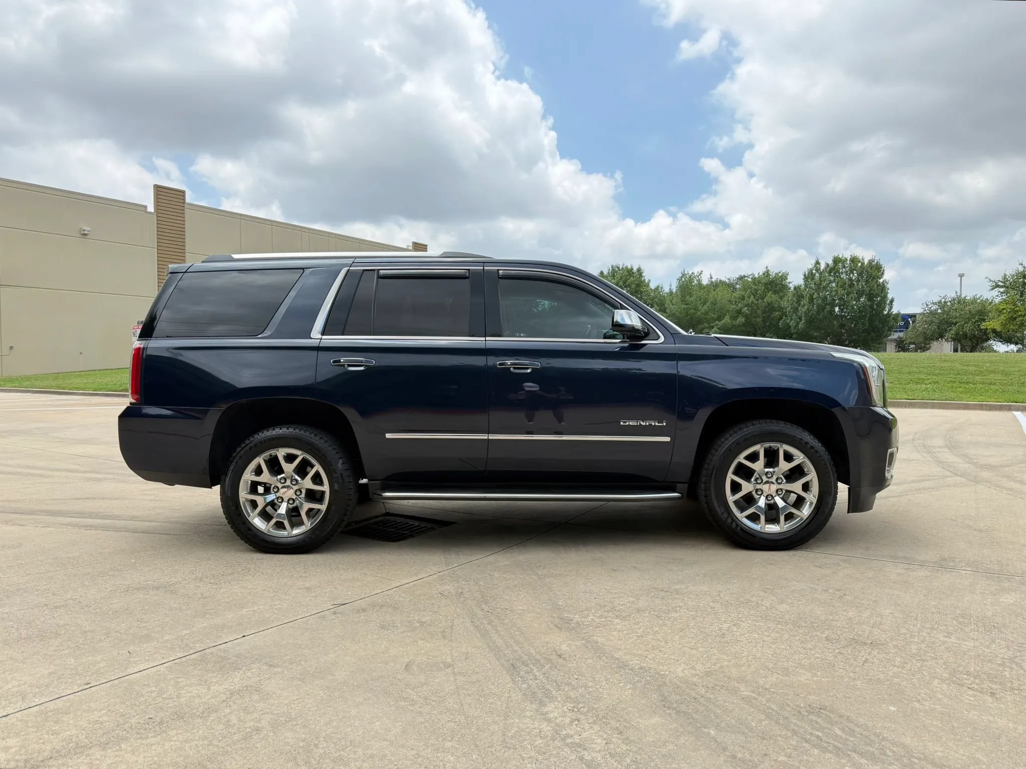 Used 2018 GMC Yukon Denali w/ Enhanced Security Package RWD image 7