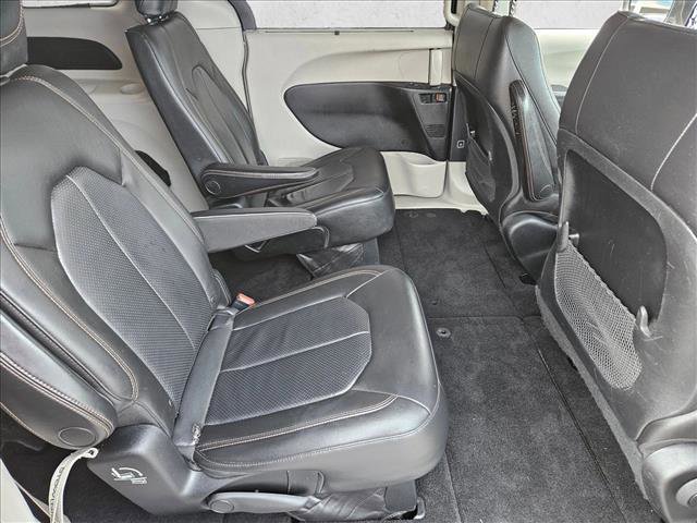 Used 2018 Chrysler Pacifica Touring-L image 17