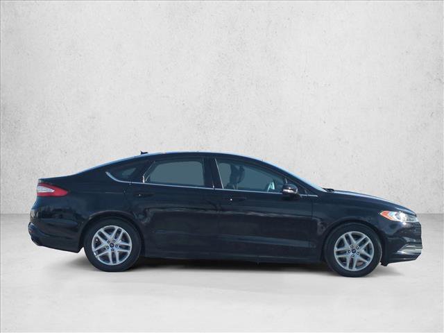 Used 2016 Ford Fusion SE image 4