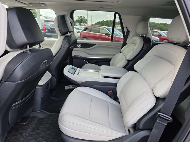 Used 2025 Lincoln Navigator Reserve AWD/4WD image 9
