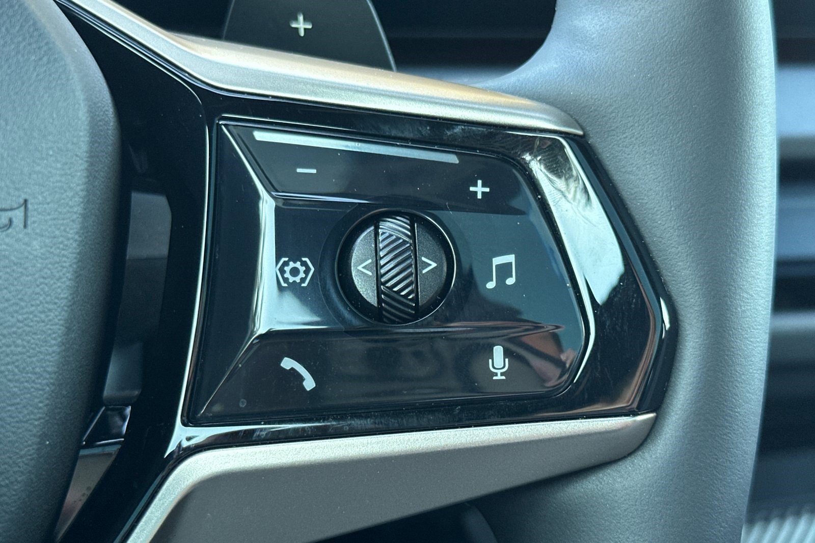 Used 2025 BMW X3 xDrive30i w/ Premium Package image 32