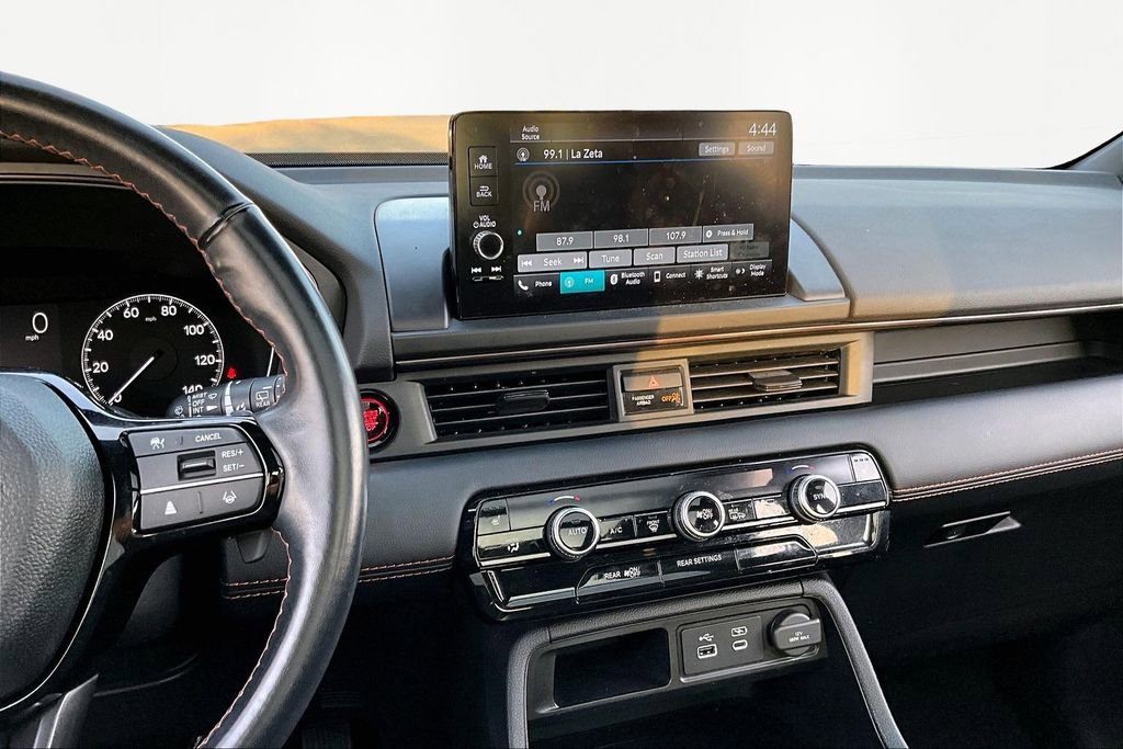 Used 2023 Honda Pilot TrailSport image 10