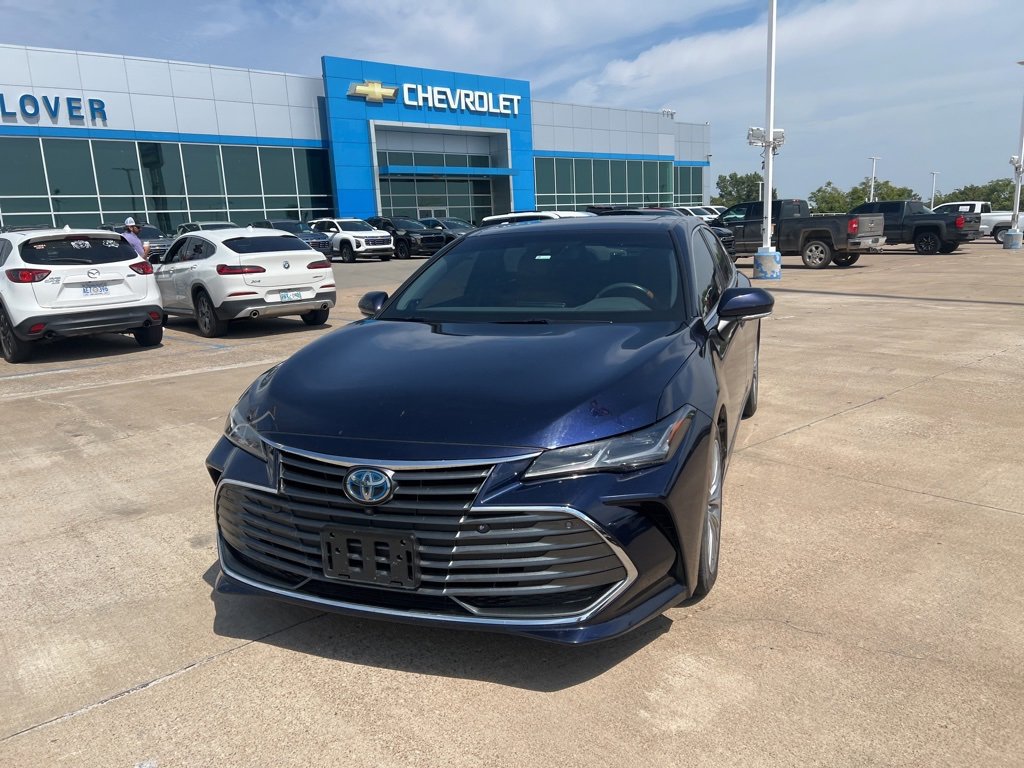 Used 2022 Toyota Avalon Limited image 2