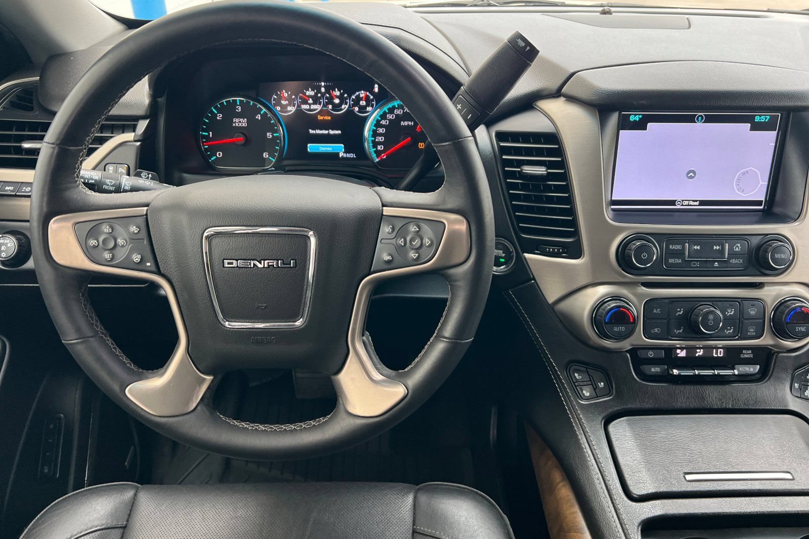 Used 2018 GMC Yukon XL Denali w/ Denali Ultimate Package AWD/4WD image 11