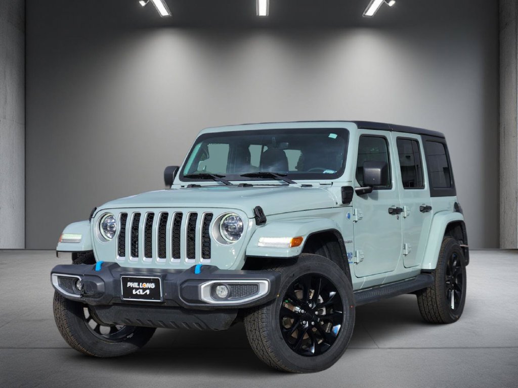 Used 2023 Jeep Wrangler Unlimited Sahara w/ Cold Weather Group AWD/4WD image 1