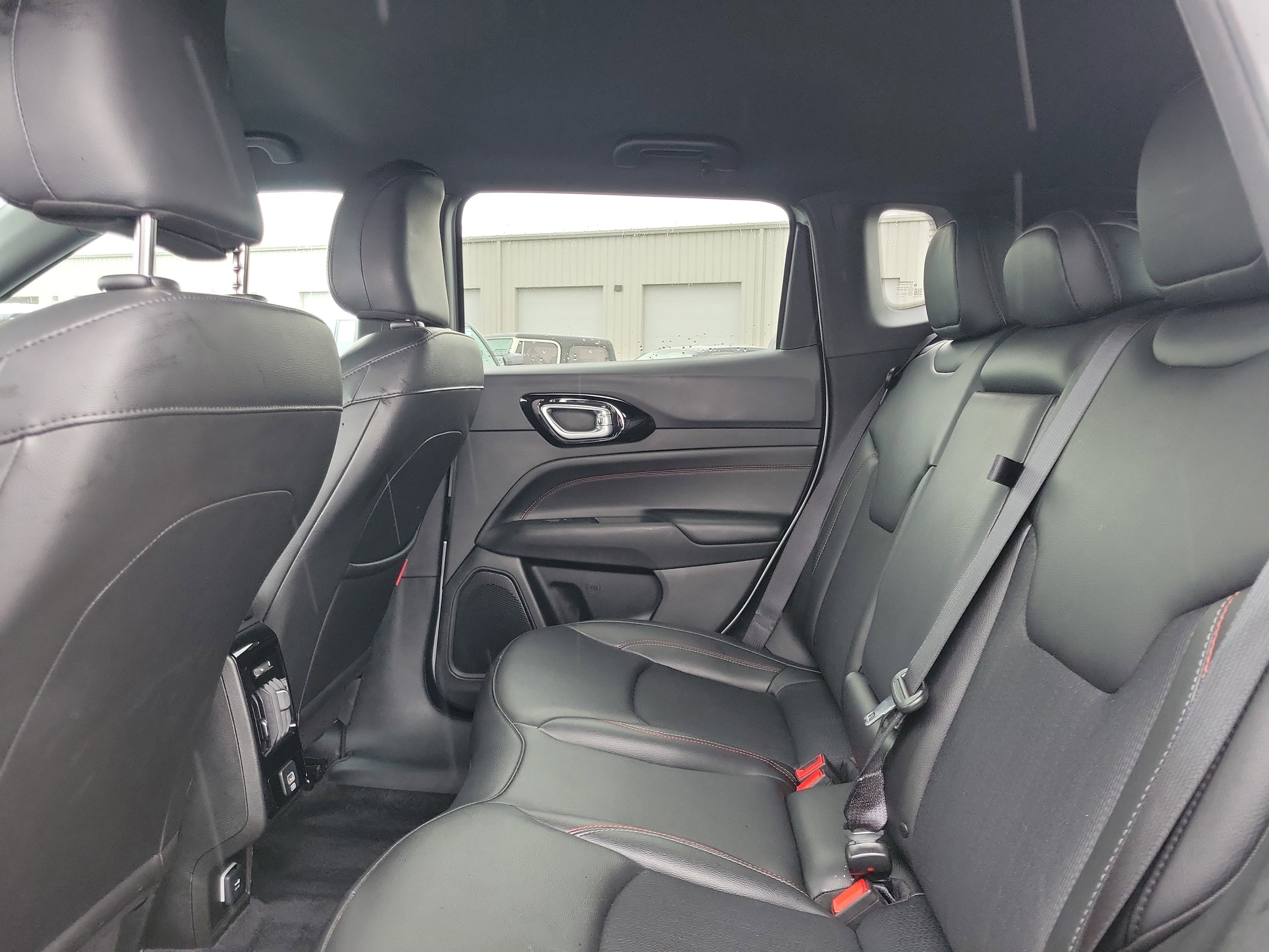 Used 2025 Jeep Compass Trailhawk AWD/4WD image 11