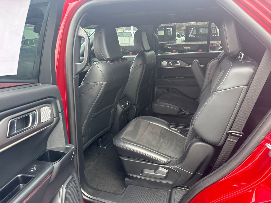 Used 2025 Ford Explorer ST image 16