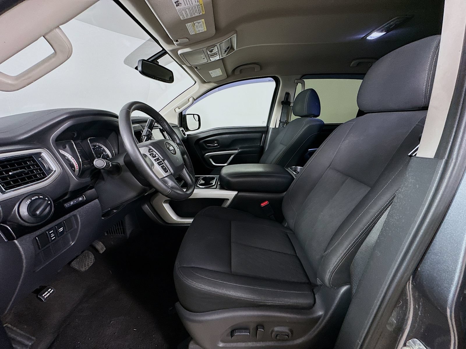 Used 2019 Nissan Titan SV w/ SV Convenience Package AWD/4WD image 31