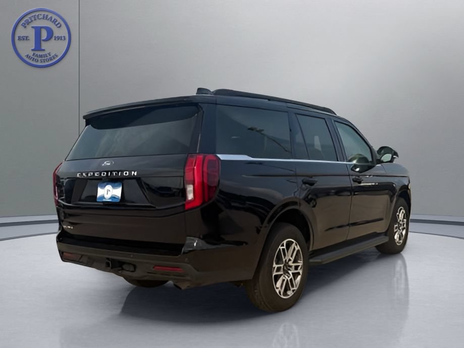 Used 2025 Ford Expedition Active AWD/4WD image 6