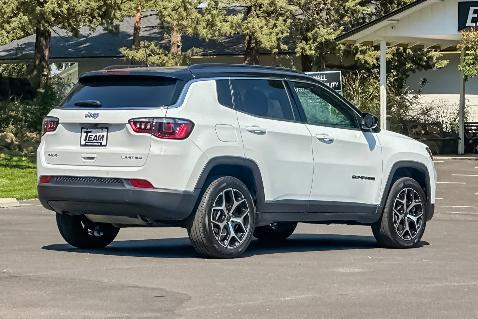 Used 2025 Jeep Compass Limited AWD/4WD image 4