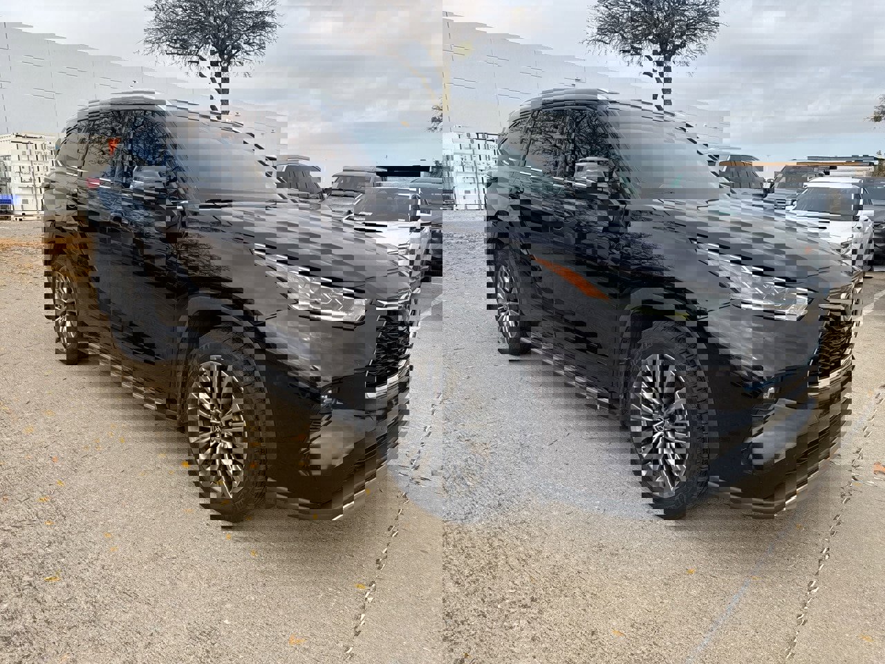 Used 2021 Toyota Highlander Platinum image 1