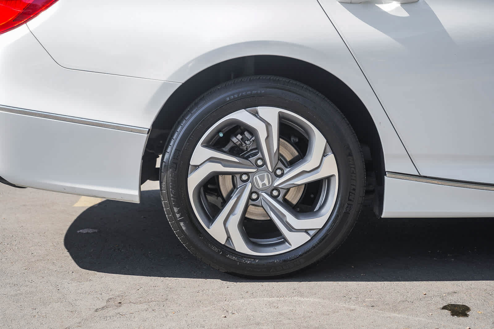 Used 2018 Honda Accord EX image 8
