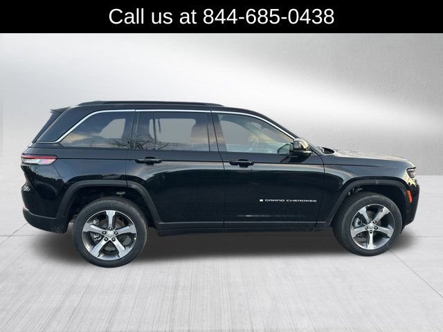 New 2026 Jeep Grand Cherokee Limited w/ Luxury Tech Group II RWD image 4