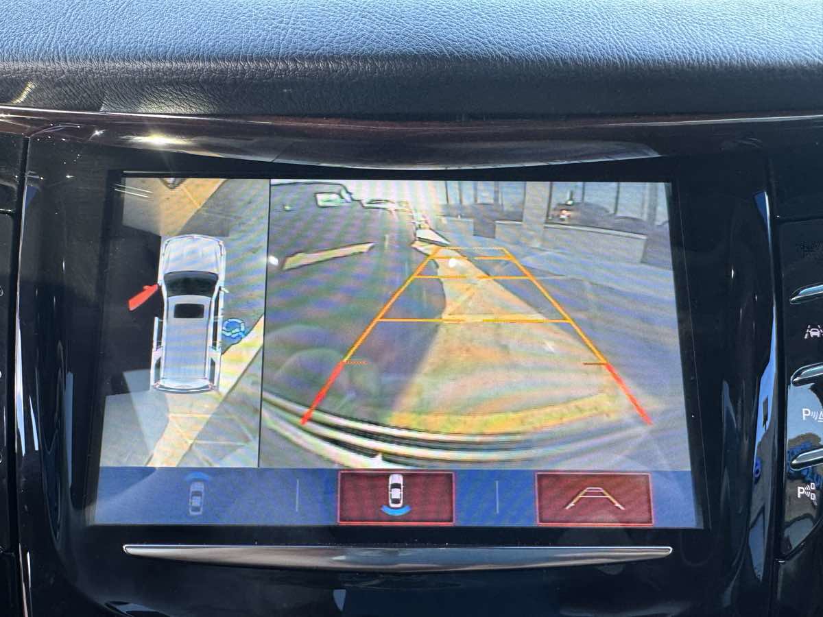 Used 2018 Cadillac Escalade Premium Luxury image 21