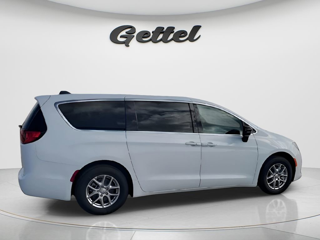 New 2026 Chrysler Voyager LX image 8