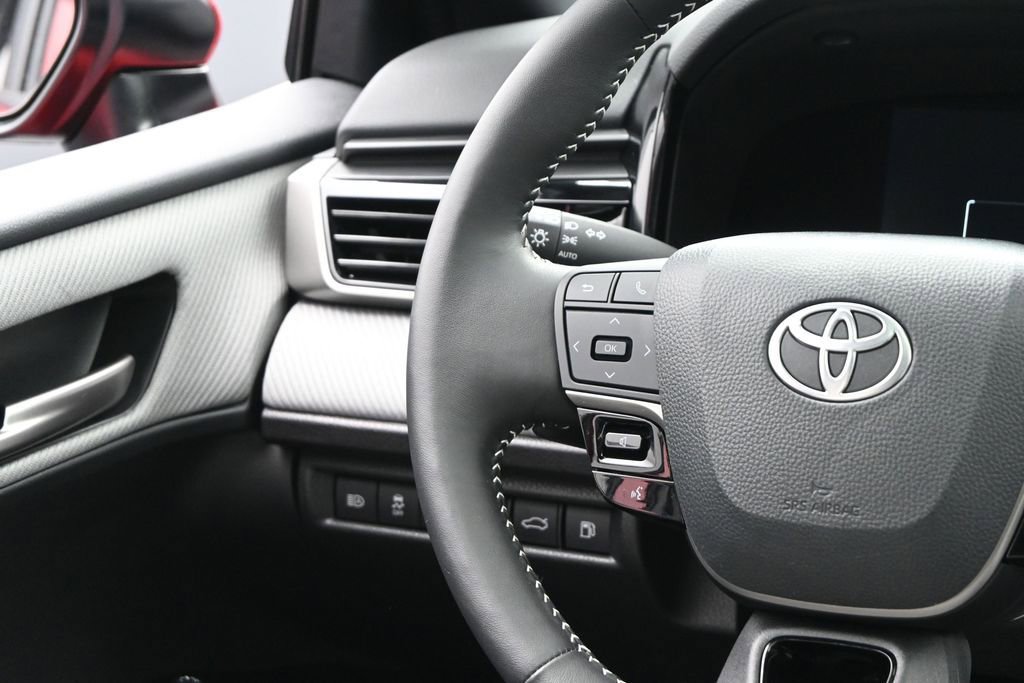 Used 2025 Toyota Camry SE w/ Convenience Package AWD/4WD image 30