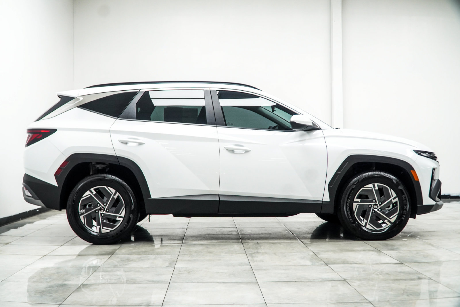 Used 2025 Hyundai Tucson Blue AWD/4WD image 8