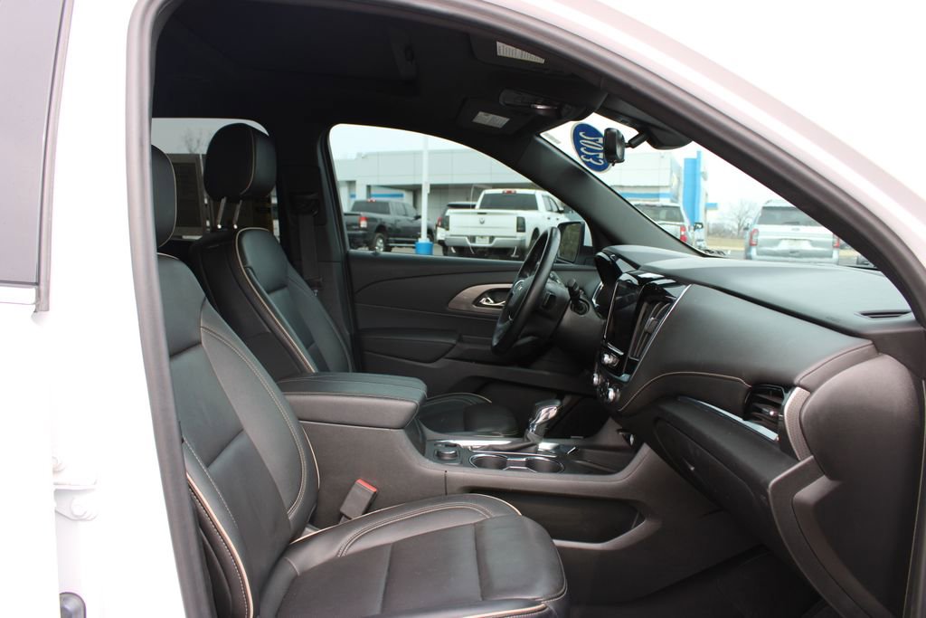 Used 2023 Chevrolet Traverse Premier image 31