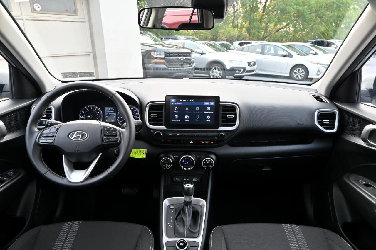 Used 2022 Hyundai Venue SEL image 2