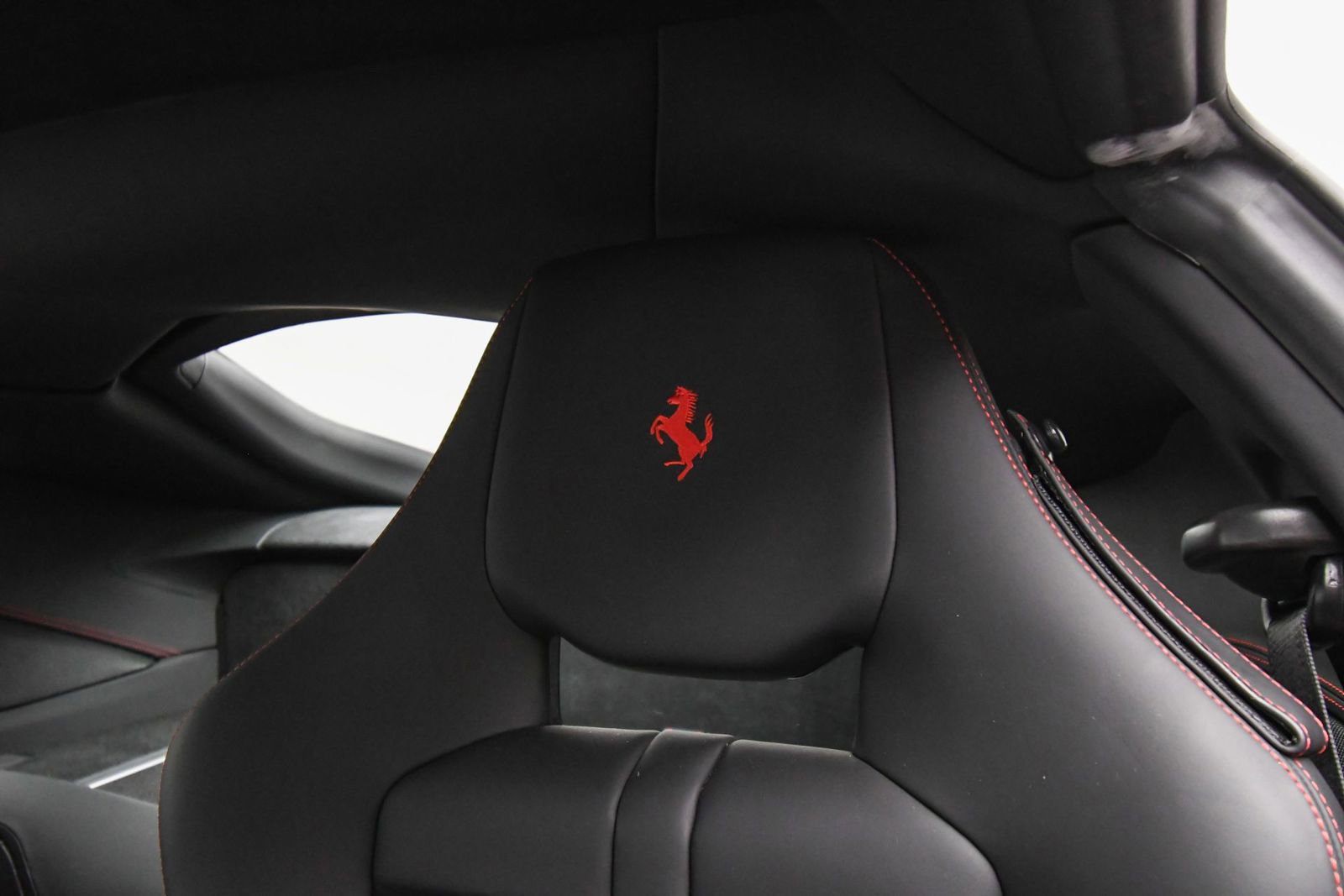 Used 2018 Ferrari 812 Superfast RWD image 64