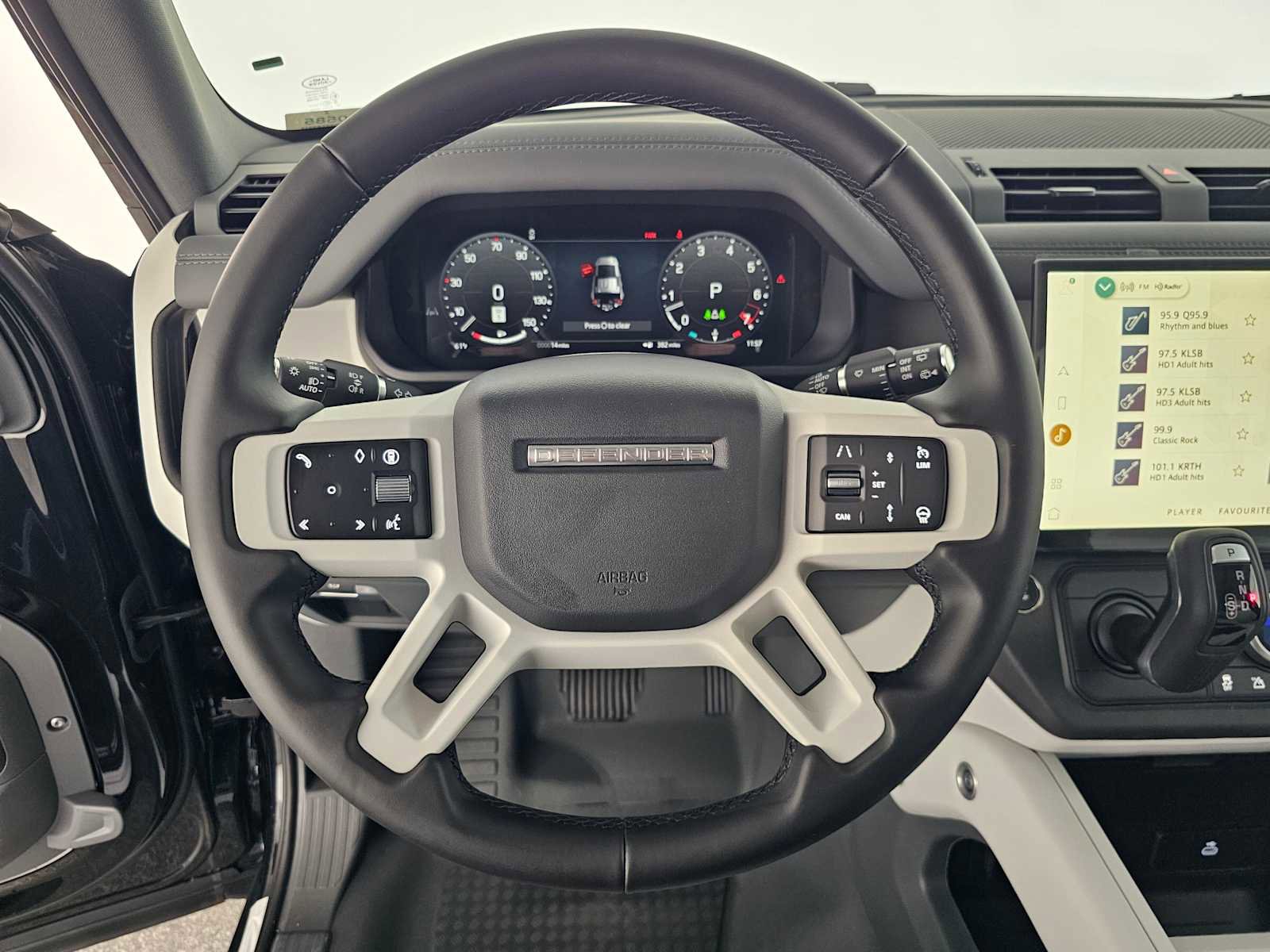 New 2026 Land Rover Defender 110 X-Dynamic SE image 22