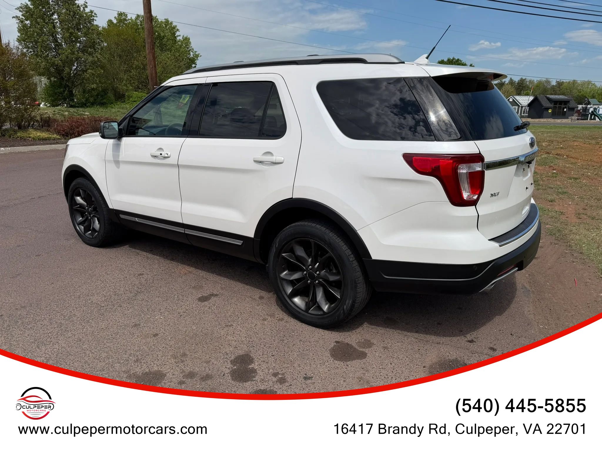 Used 2018 Ford Explorer XLT w/ Equipment Group 202A image 3