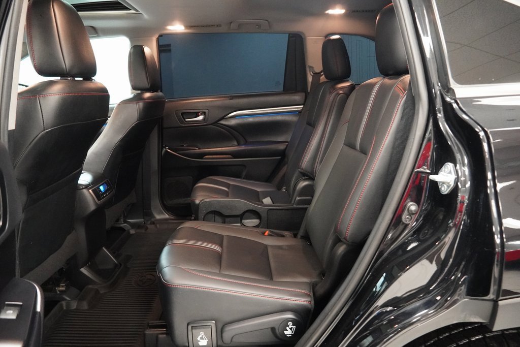 Used 2019 Toyota Highlander SE image 22