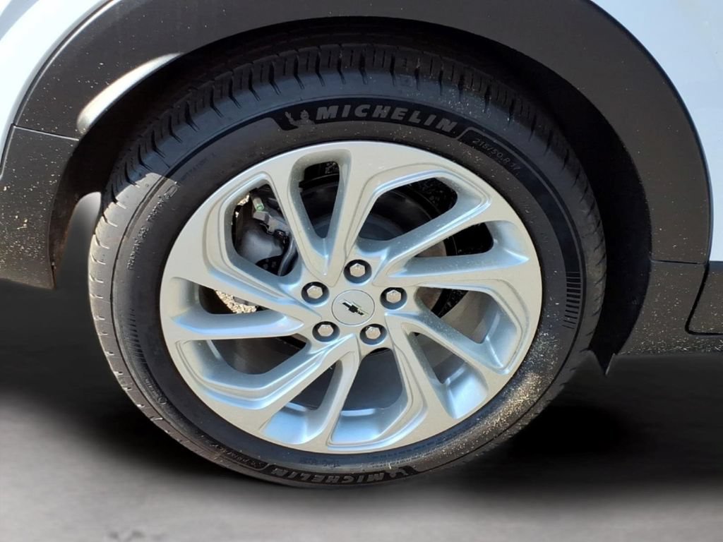 New 2027 Chevrolet Bolt LT w/ Comfort Package FWD image 33