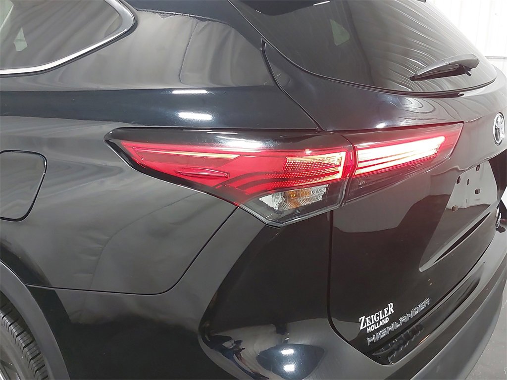 Used 2023 Toyota Highlander LE image 35