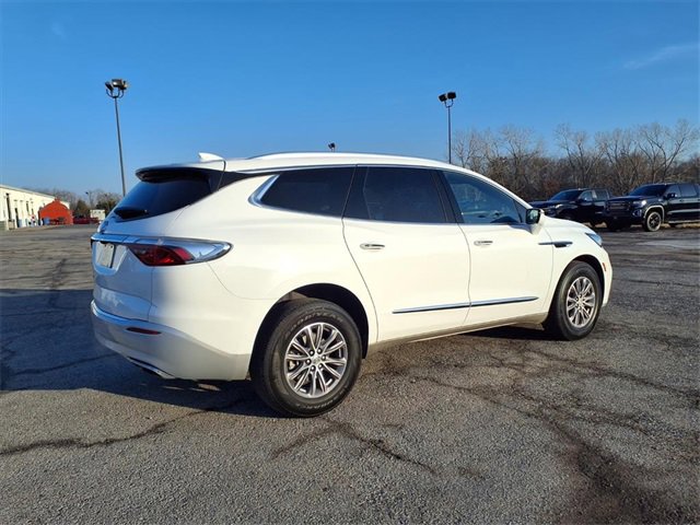 Used 2024 Buick Enclave Premium image 16