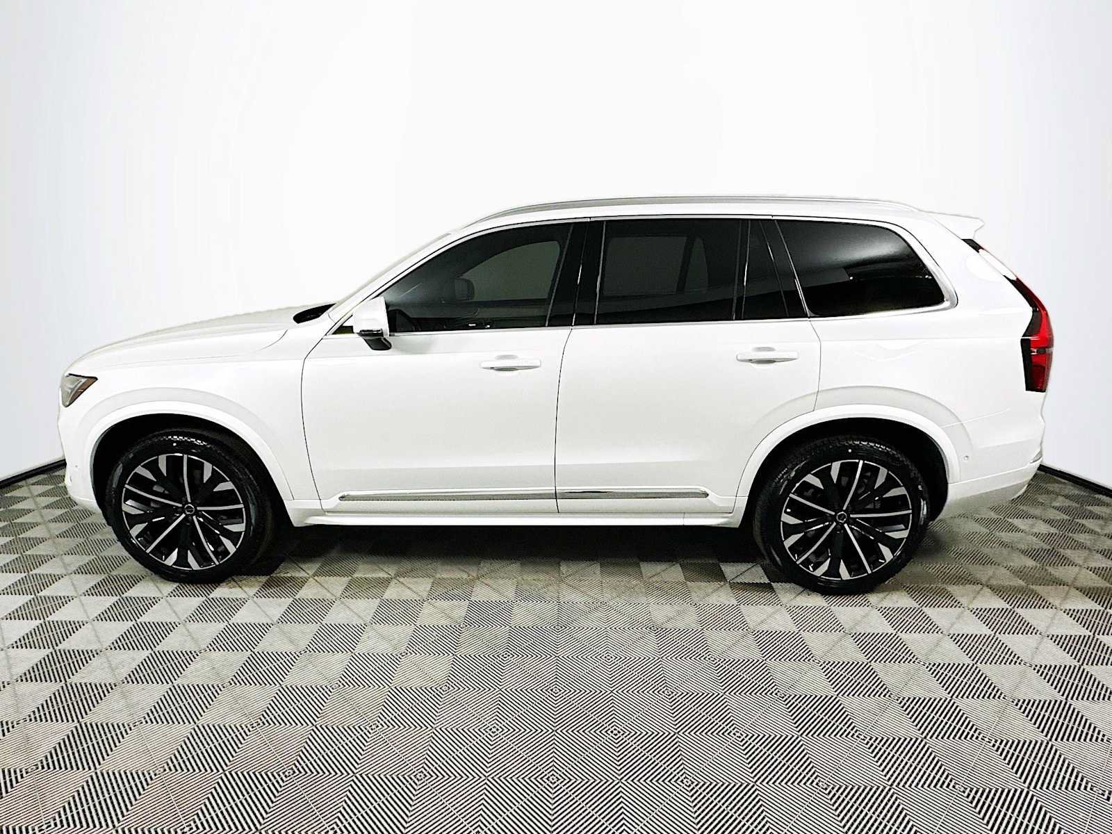 New 2026 Volvo XC90 B5 Plus w/ Protection Package AWD/4WD image 4