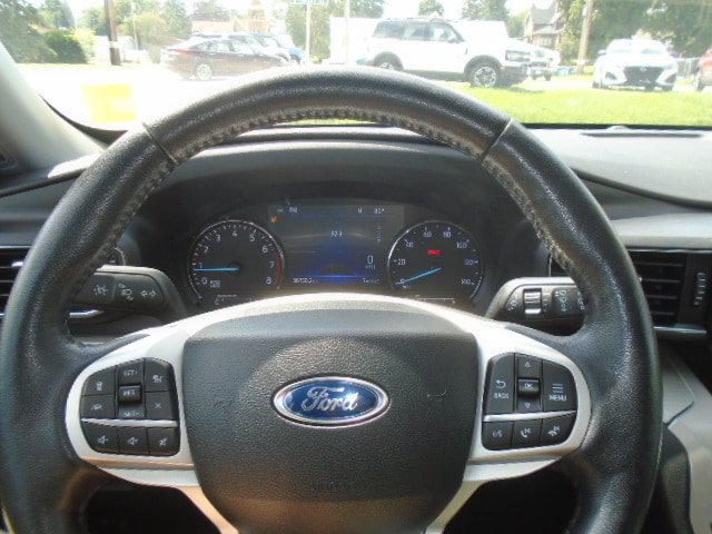 Used 2023 Ford Explorer XLT w/ Equipment Group 202A AWD/4WD image 18