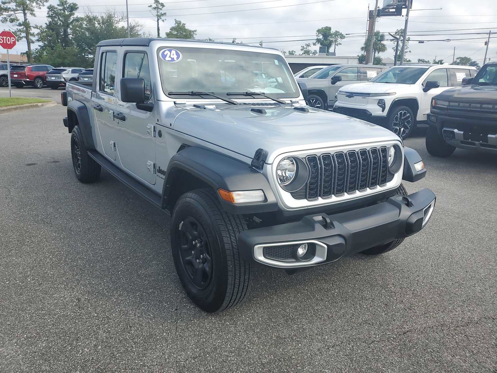 Used 2024 Jeep Gladiator Sport image 8