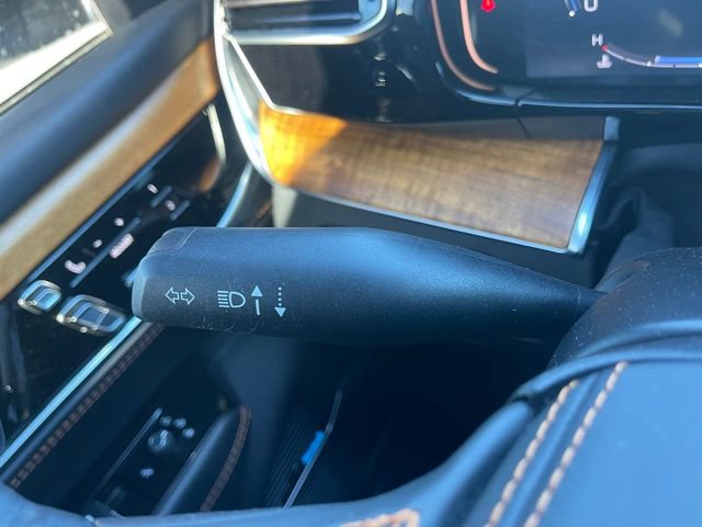 Used 2023 Jeep Grand Wagoneer L Series III w/ Rear Seat Video Group 1 AWD/4WD image 22