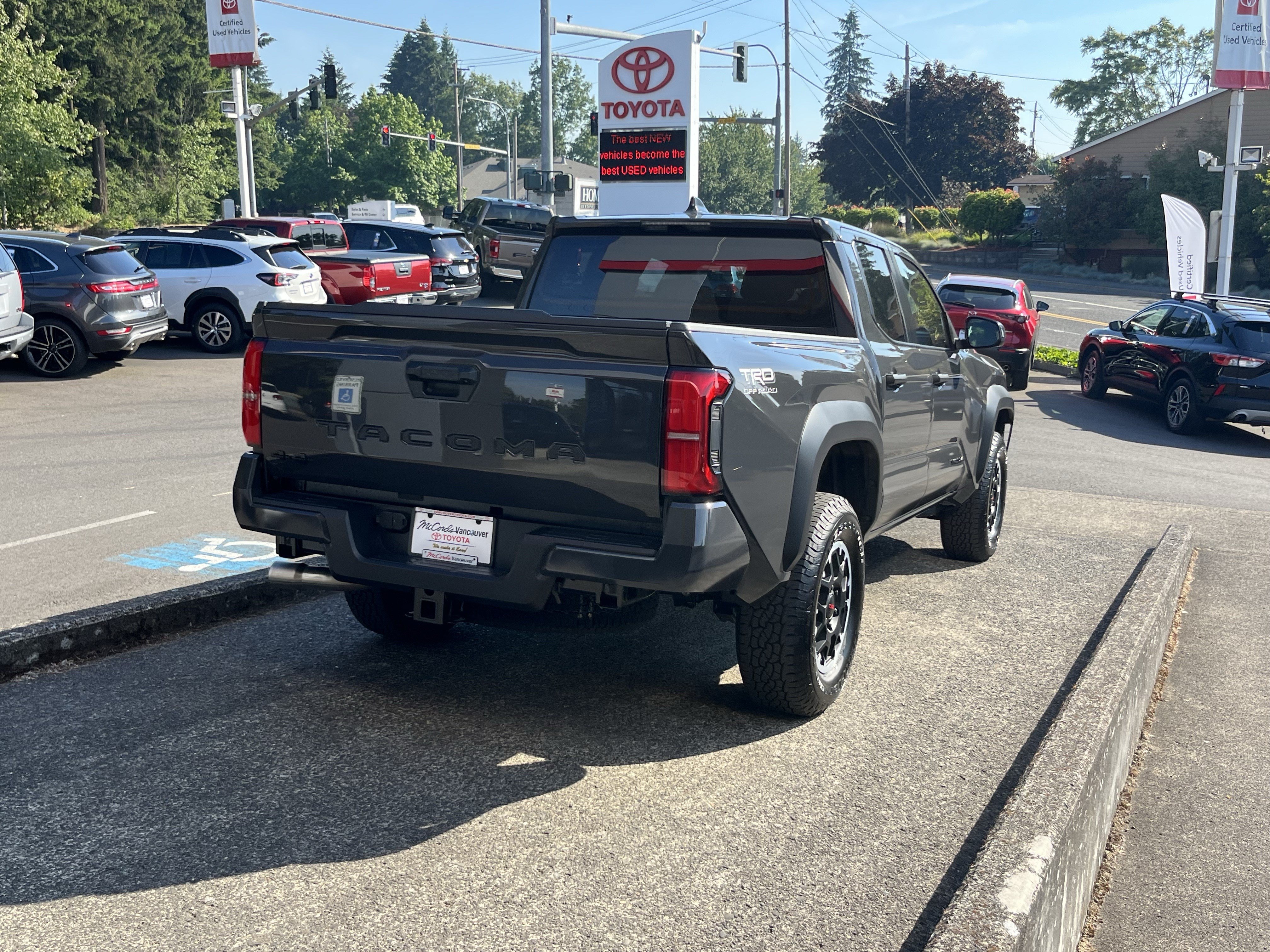 Used 2026 Toyota Tacoma TRD Off-Road AWD/4WD image 6