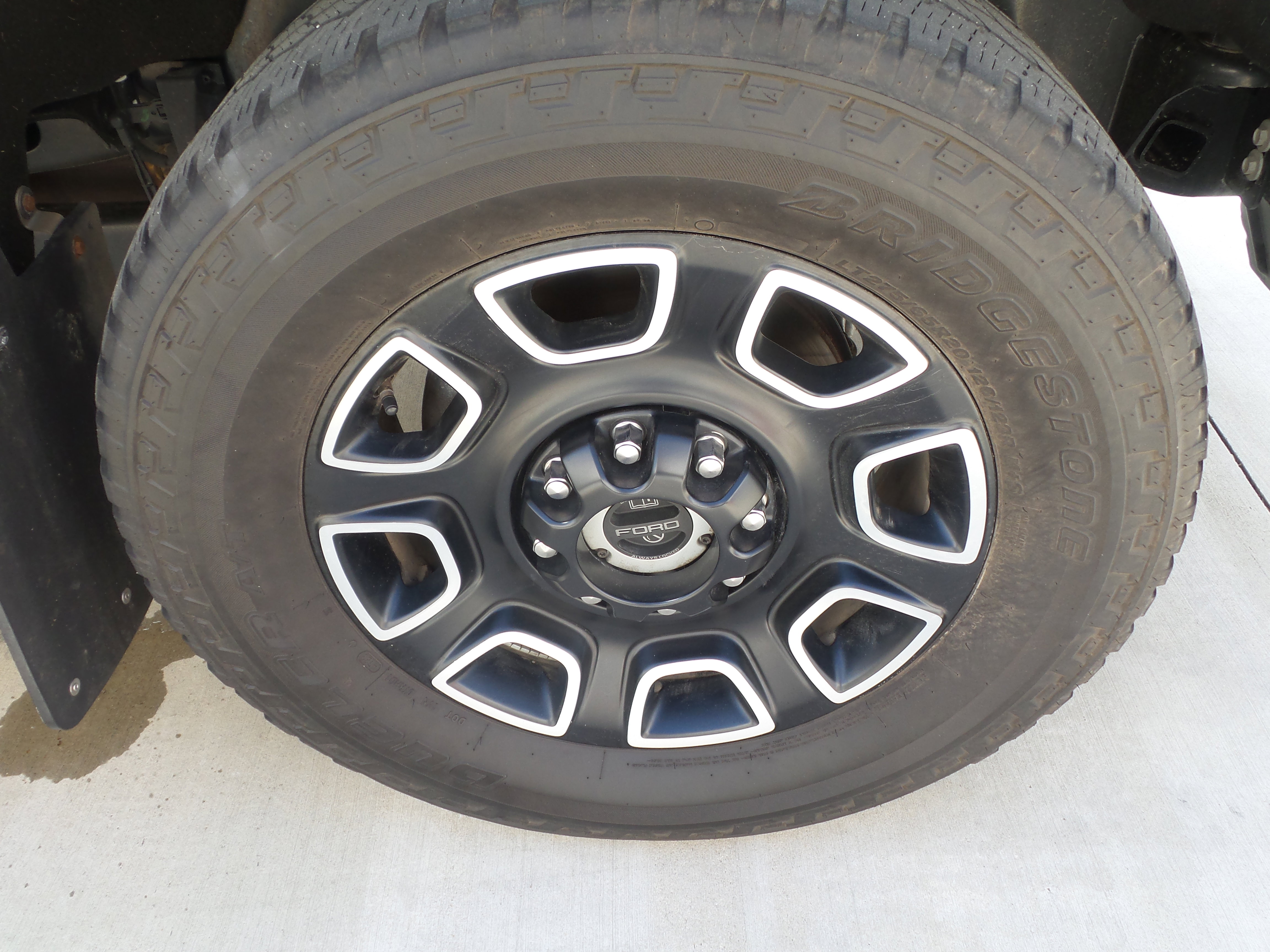 Used 2024 Ford F350 Platinum w/ FX4 Off-Road Package image 22