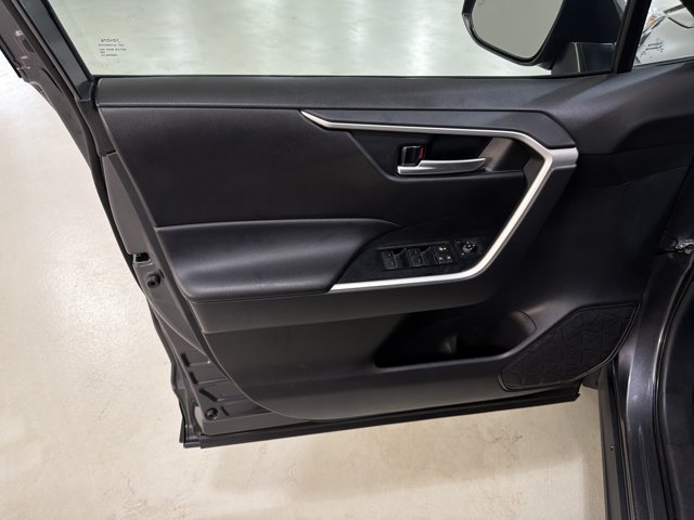 Used 2025 Toyota RAV4 XLE FWD image 17