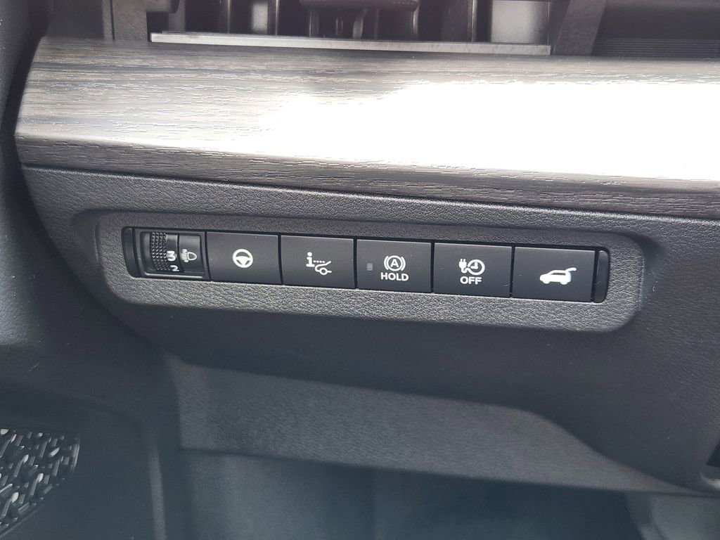 Used 2024 Nissan Ariya AWD image 18
