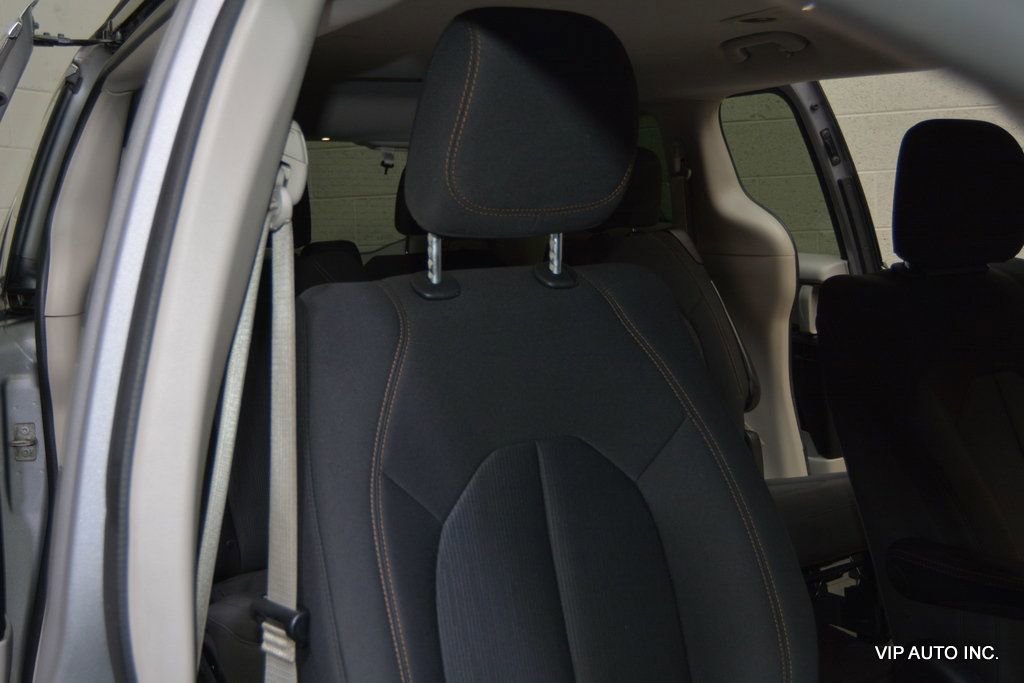 Used 2017 Chrysler Pacifica Touring image 18