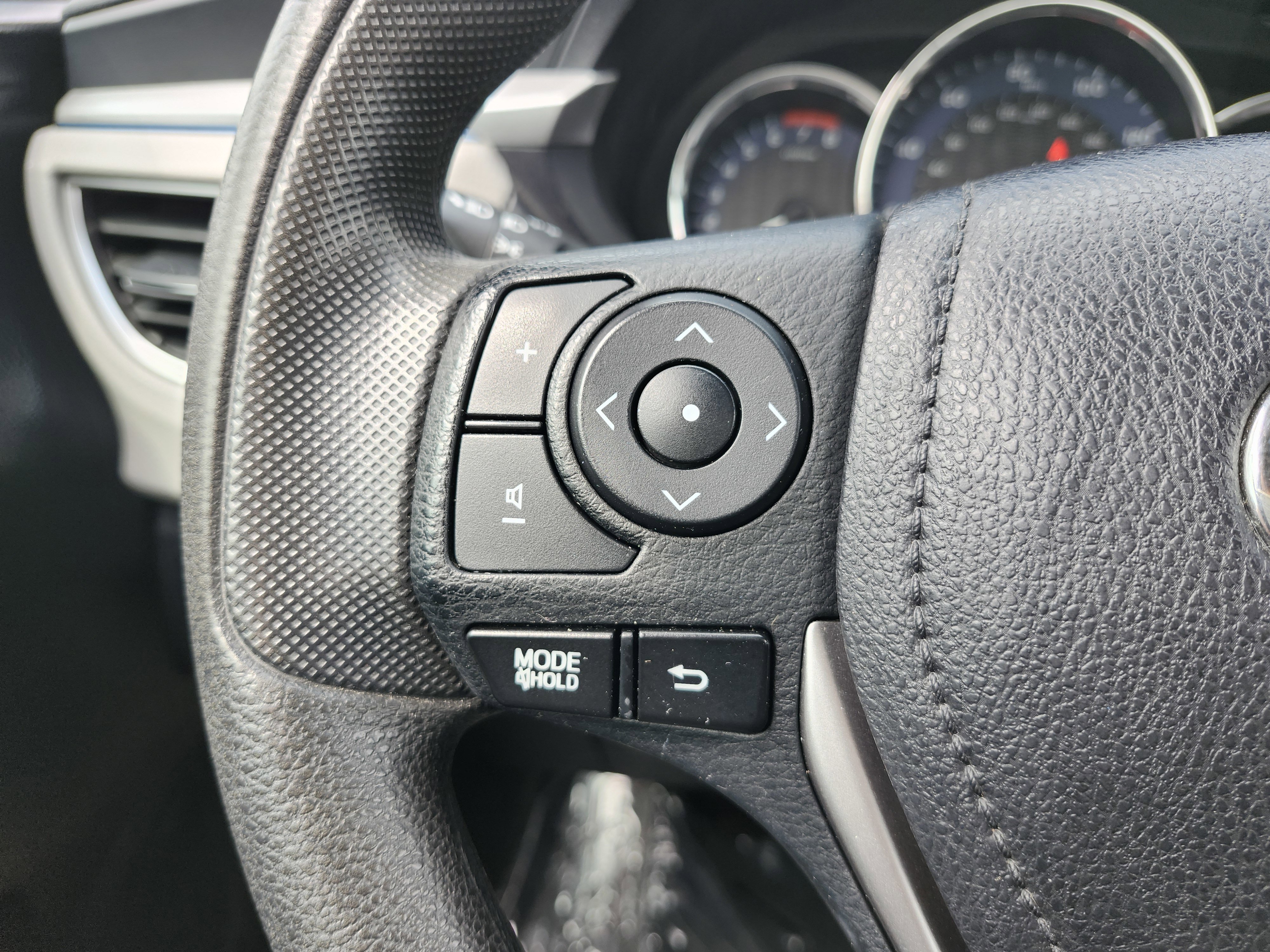 Used 2015 Toyota Corolla LE image 32