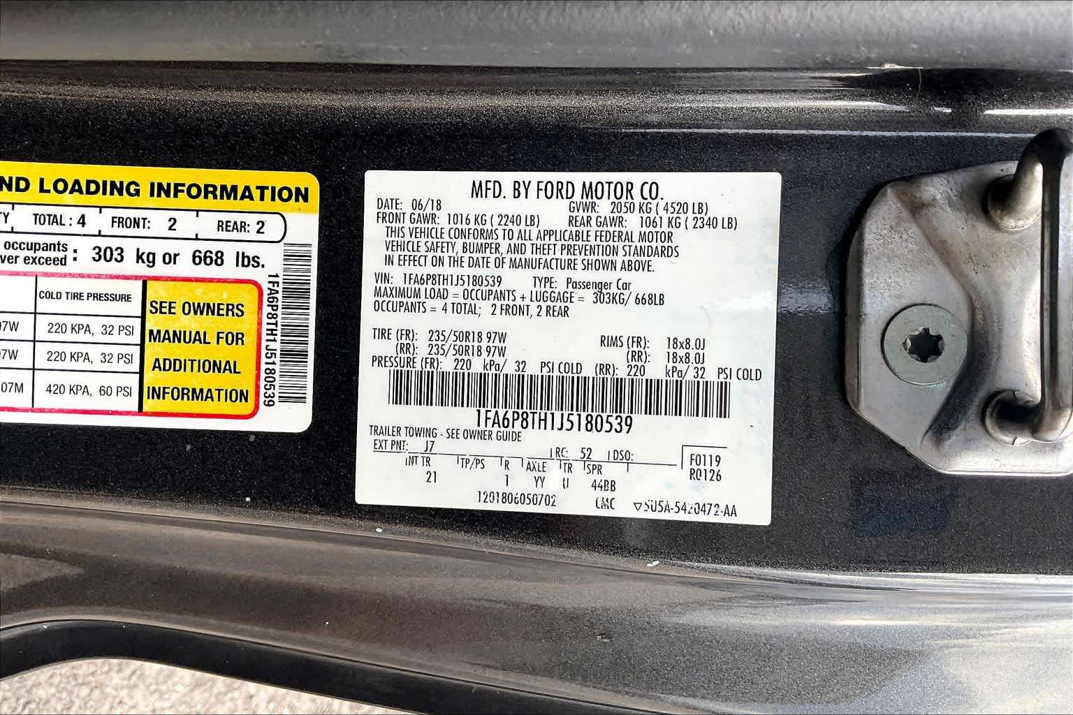 Used 2018 Ford Mustang Coupe RWD image 33