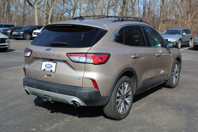 Used 2020 Ford Escape Titanium image 3