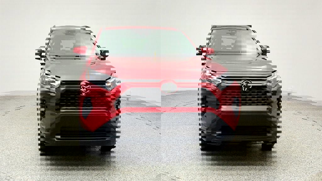 Used 2023 Toyota RAV4 XLE Premium image 2