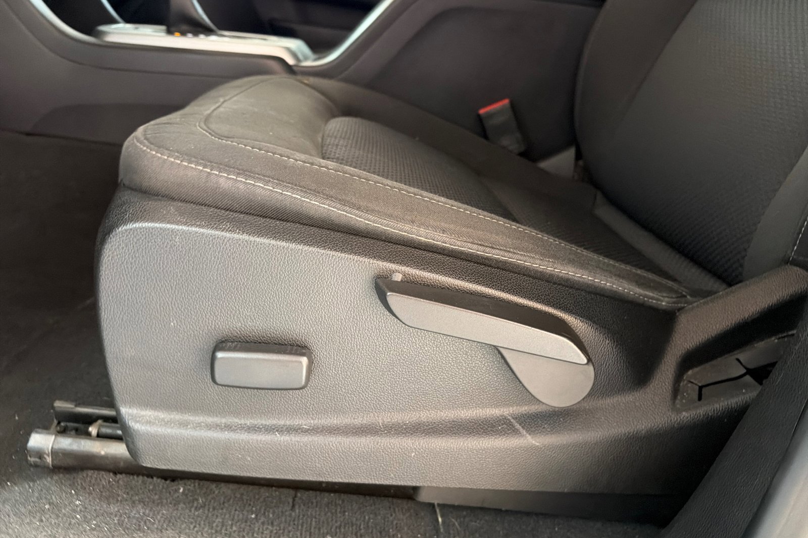 Used 2022 Chevrolet Colorado LT w/ LT Convenience Package image 15