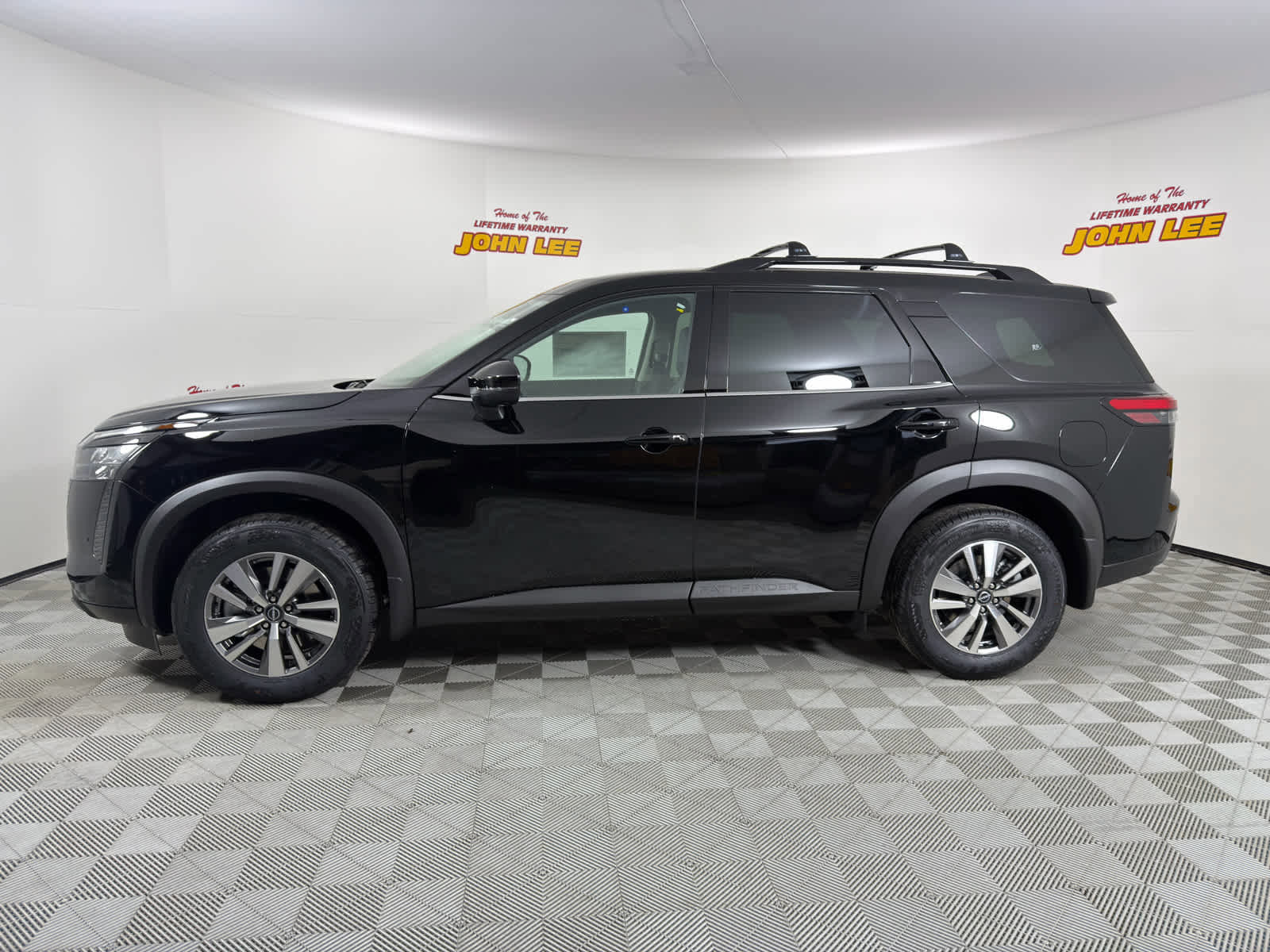 New 2026 Nissan Pathfinder SL image 2