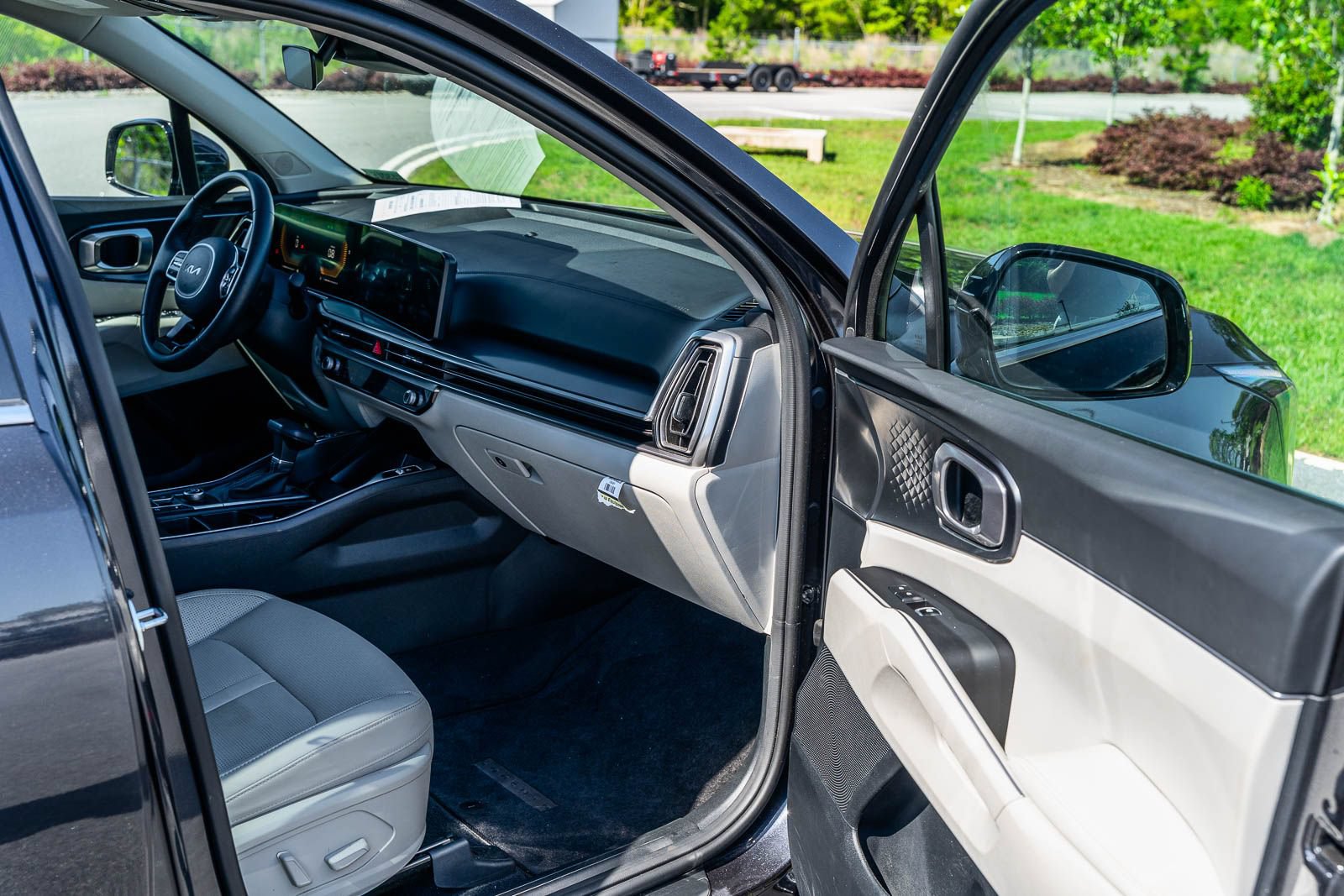 Used 2025 Kia Sorento EX w/ Panoramic Sunroof Package FWD image 11