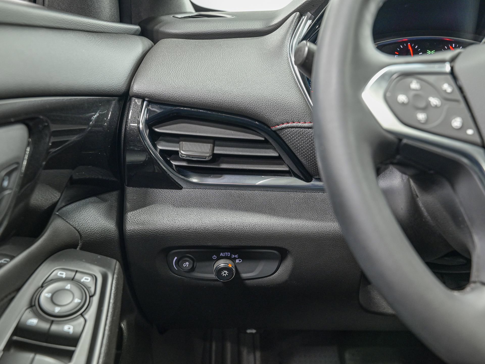 Used 2023 Chevrolet Traverse RS AWD/4WD image 18