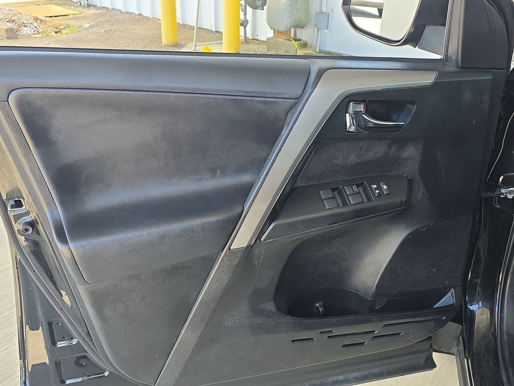 Used 2018 Toyota RAV4 XLE w/ Plus Extra Value Package image 21