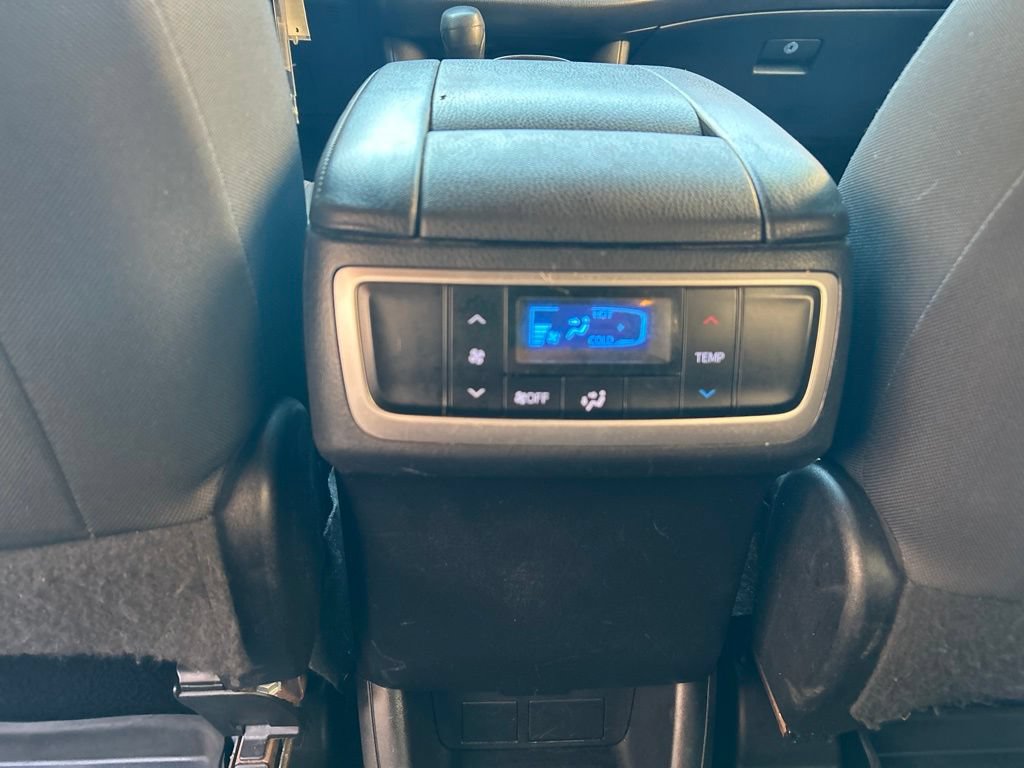 Used 2018 Toyota Highlander LE w/ Protection Package #3 AWD/4WD image 24