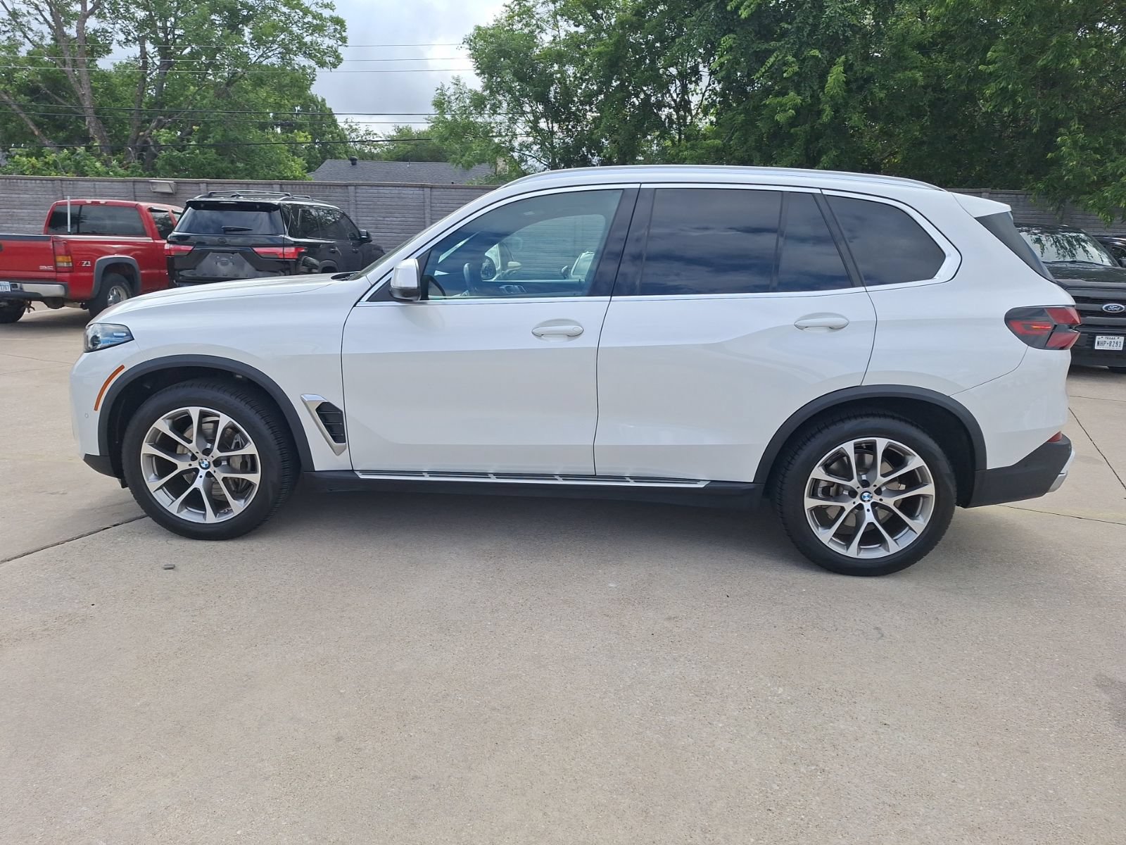 Used 2024 BMW X5 xDrive40i w/ Executive Package AWD/4WD image 3
